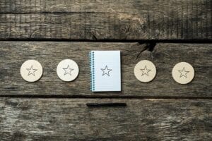 4 wooden disks and a notepad with large star on each